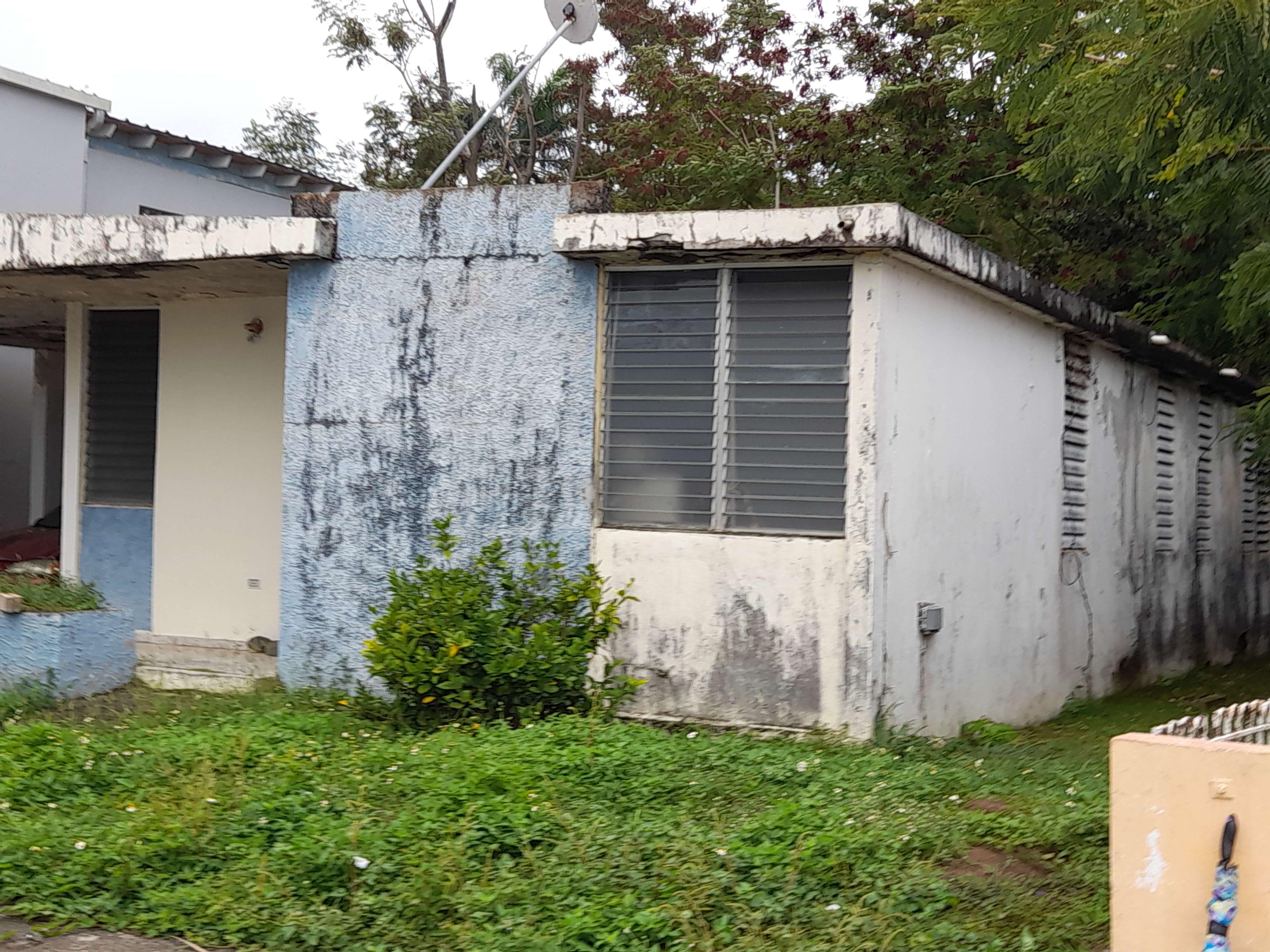 Propiedad declarada estorbo público en FJ46+8VG Vega Baja, Puerto Rico 00693, Vega Baja