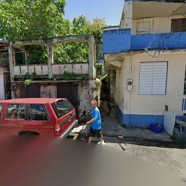 Propiedad declarada estorbo público en CJR7+W36 Vega Baja, Puerto Rico 00693, Vega Baja