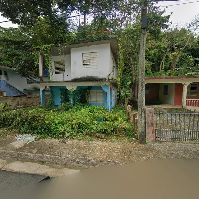 Propiedad declarada estorbo público en CF37+X46 Manatí, Puerto Rico 00674, Manatí