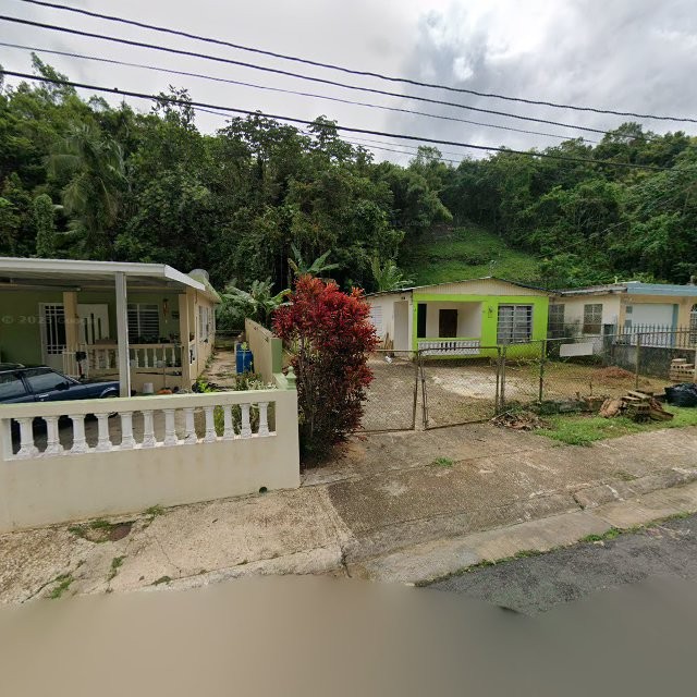 Propiedad declarada estorbo público en CF37+Q5J Manatí, Puerto Rico 00674, Manatí