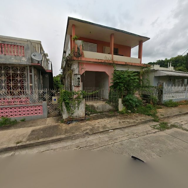 Propiedad declarada estorbo público en CGH8+849 Manatí, Puerto Rico 00674, Manatí