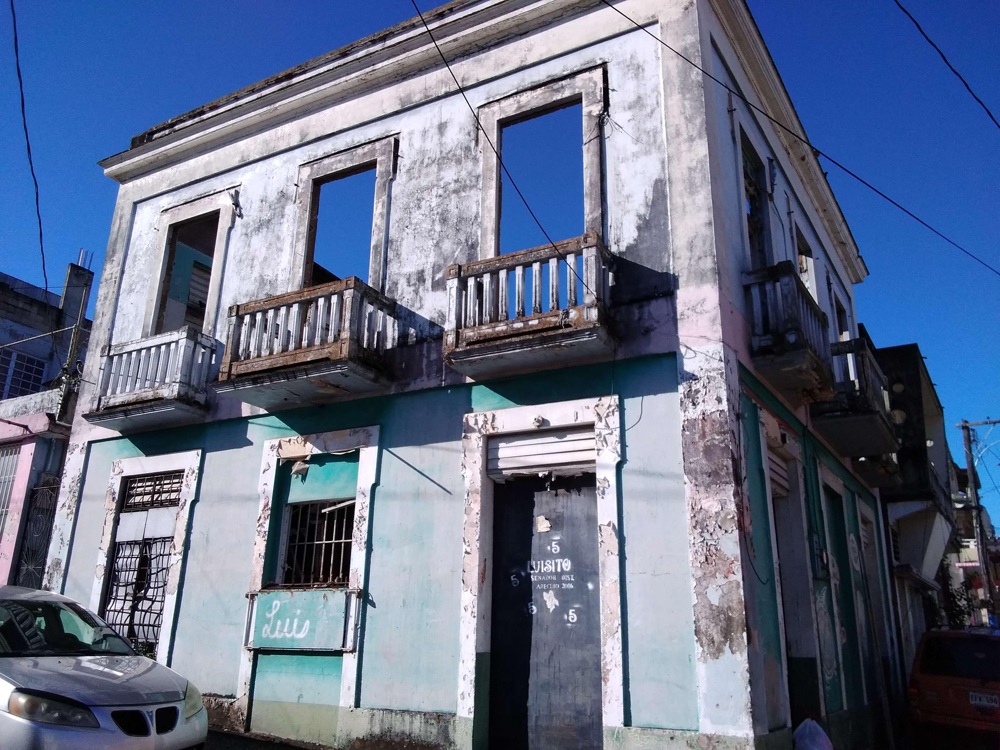 Foto de estorbo público en Manatí