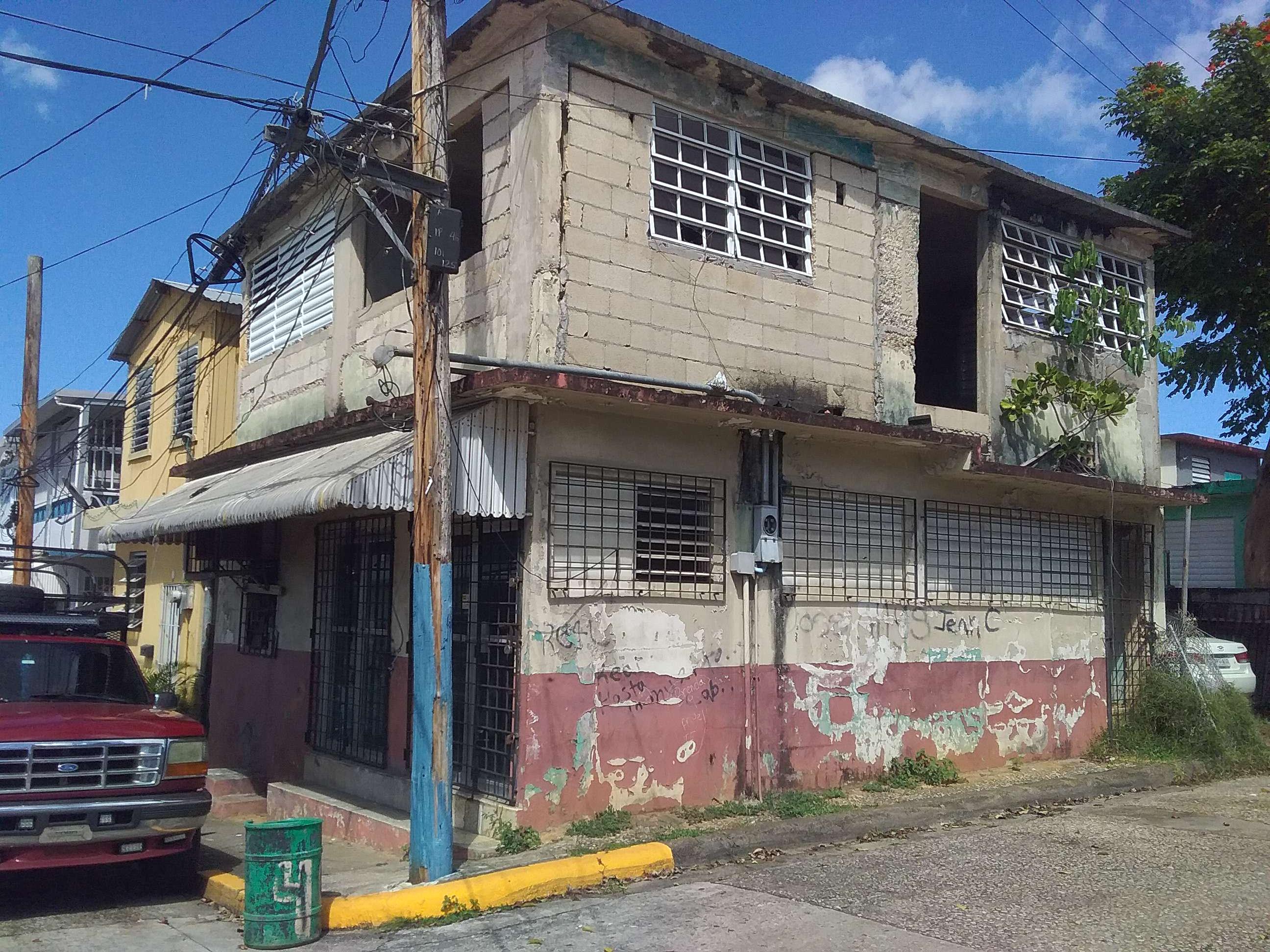 Propiedad declarada estorbo público en CGG5+QMV Manatí, Puerto Rico 00674, Manatí