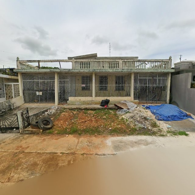 Propiedad declarada estorbo público en CGF7+J9M Manatí, Puerto Rico 00674, Manatí