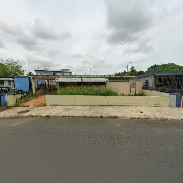 Propiedad declarada estorbo público en CGF7+67M Manatí, Puerto Rico 00674, Manatí