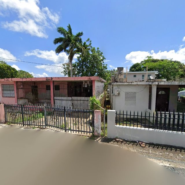 Propiedad declarada estorbo público en CRH8+JMR Sabana Seca, Toa Baja, Puerto Rico 00952, Toa Baja