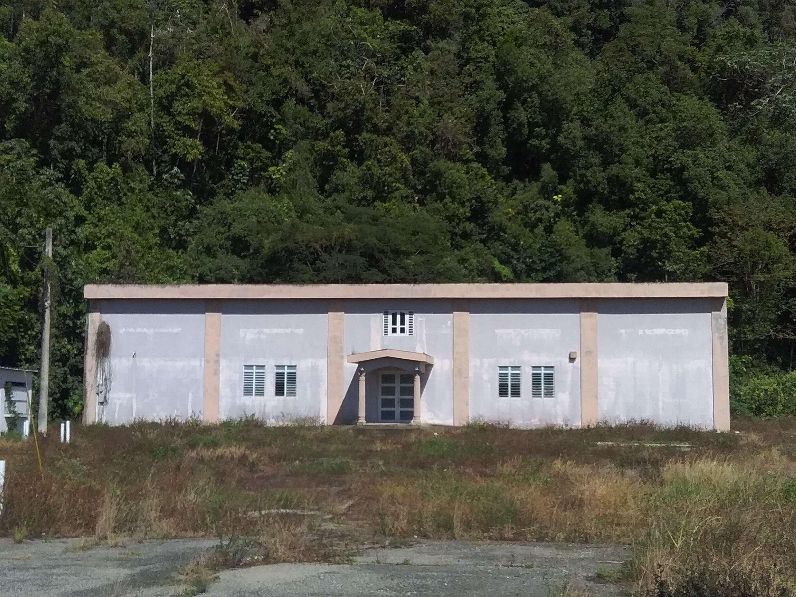 Propiedad declarada estorbo público en 9C5H+8M2 Florida, Puerto Rico 00650, Florida