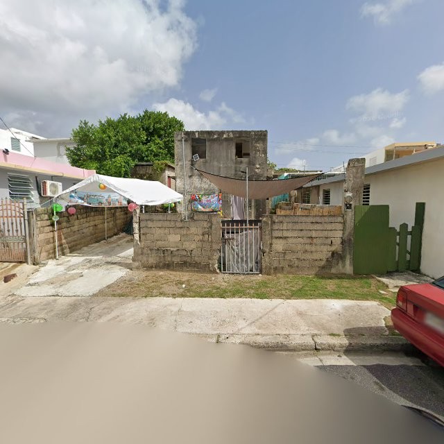 Propiedad declarada estorbo público en 97CP+W3R Luquillo, Puerto Rico 00773, Luquillo