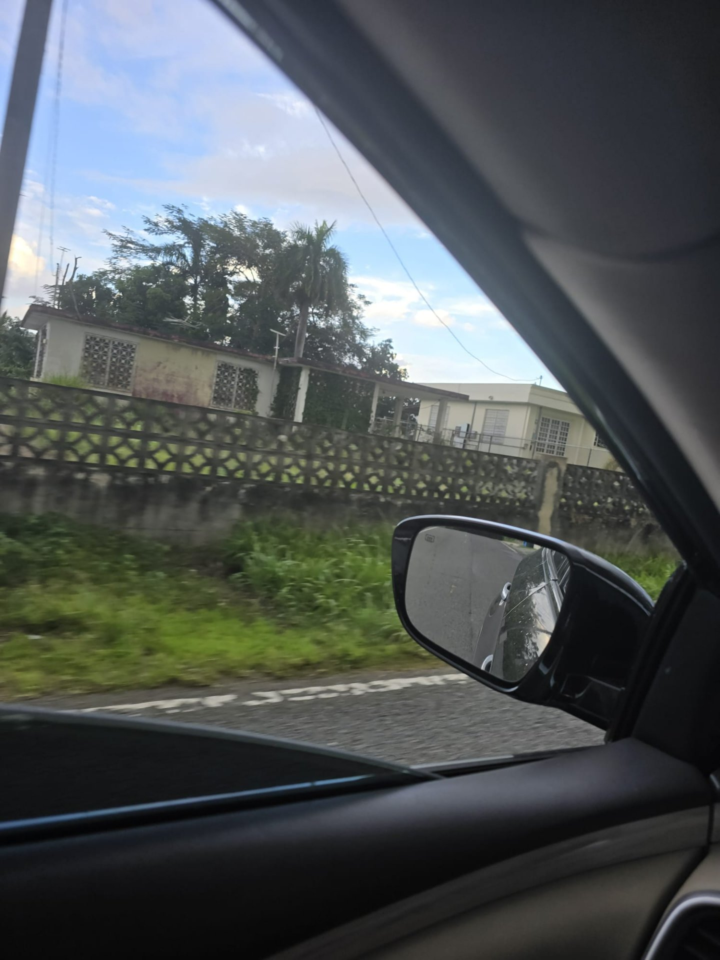 Reporte ciudadano de estorbo público en 125R Barrio Voladoras MOCA PR 00676, , PR 00676, Moca