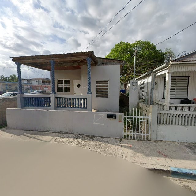 Propiedad declarada estorbo público en X3CR+W87 Guánica, Puerto Rico 00653, Guánica