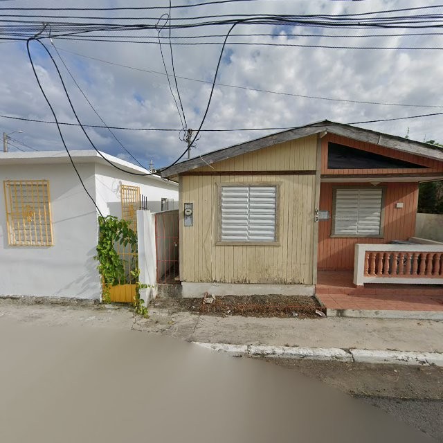 Propiedad declarada estorbo público en X3CR+H54 Guánica, Puerto Rico 00653, Guánica