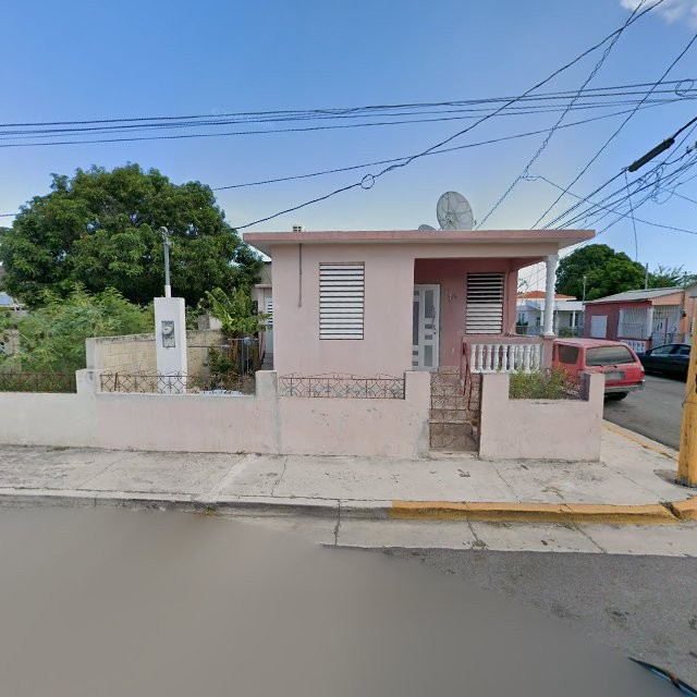 Propiedad declarada estorbo público en X3CR+765 Guánica, Puerto Rico 00653, Guánica