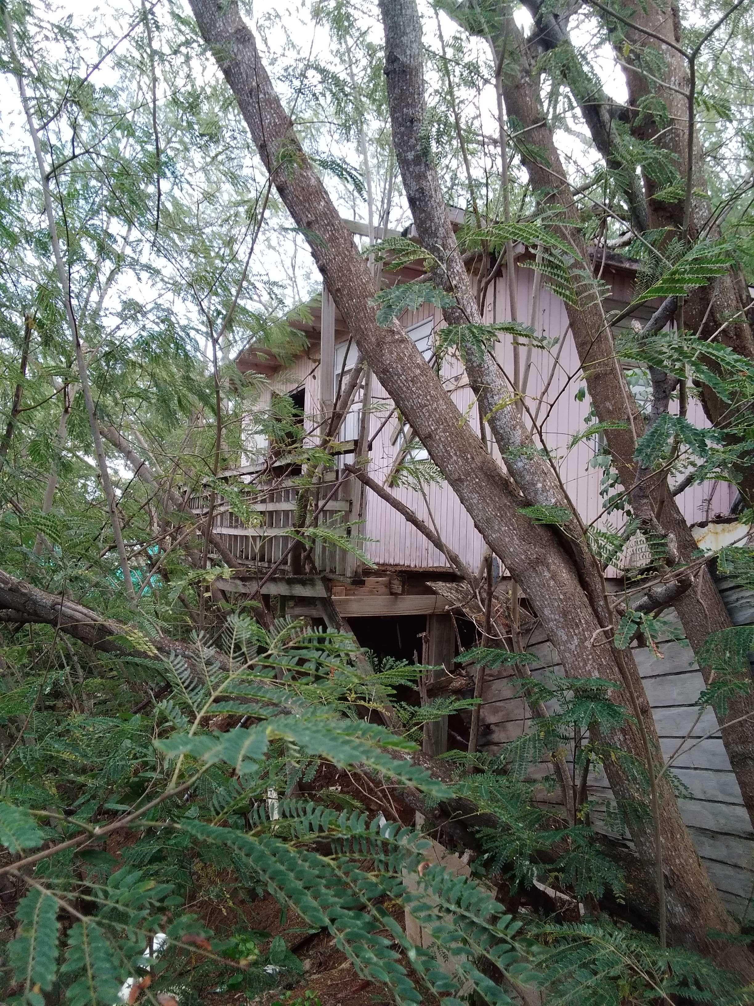 Propiedad declarada estorbo público en 8M6R+WGH Flamenco, Culebra, Puerto Rico 00775, Culebra