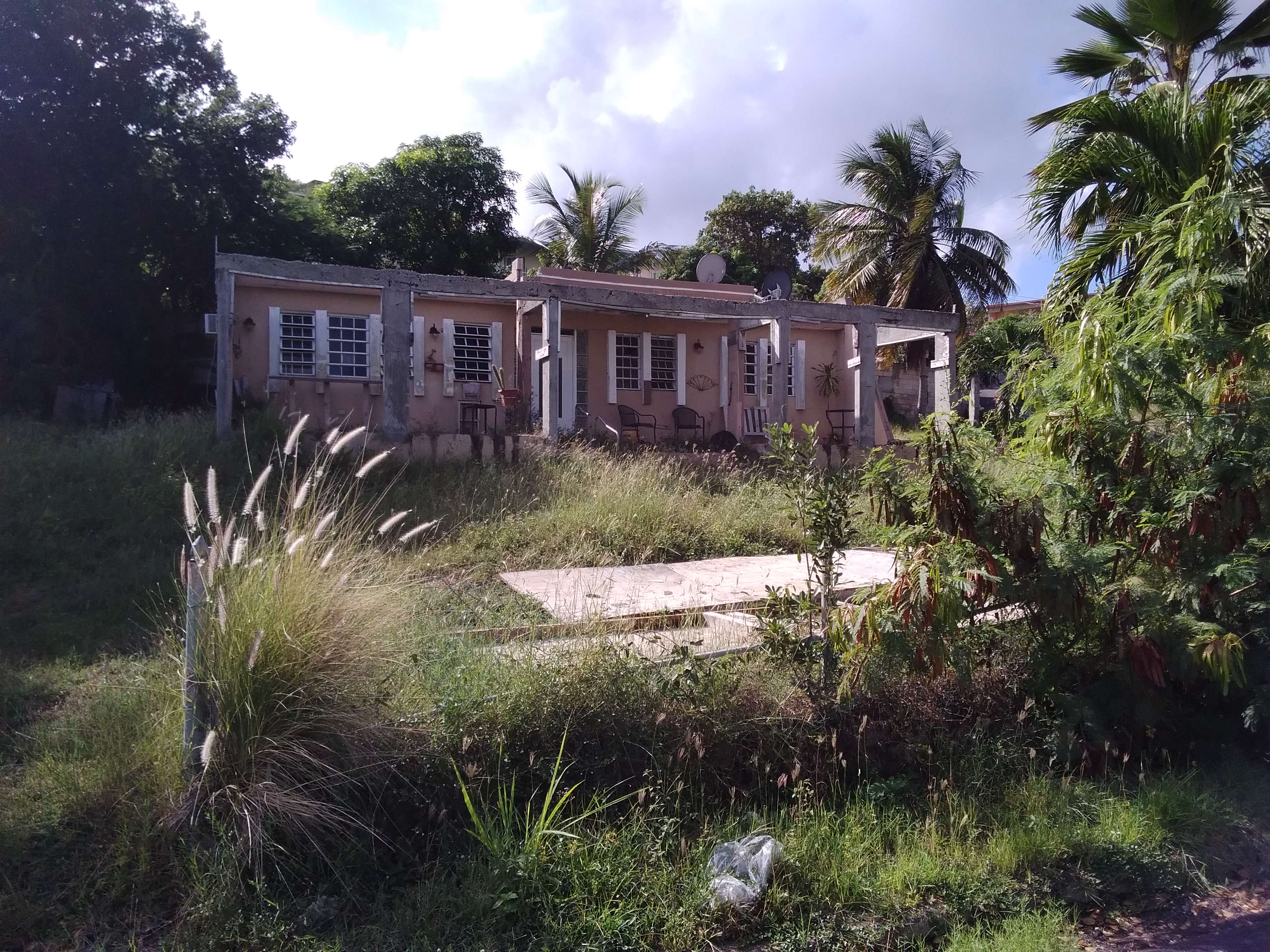 Propiedad declarada estorbo público en 8M6V+VMH Flamenco, Culebra, Puerto Rico 00775, Culebra