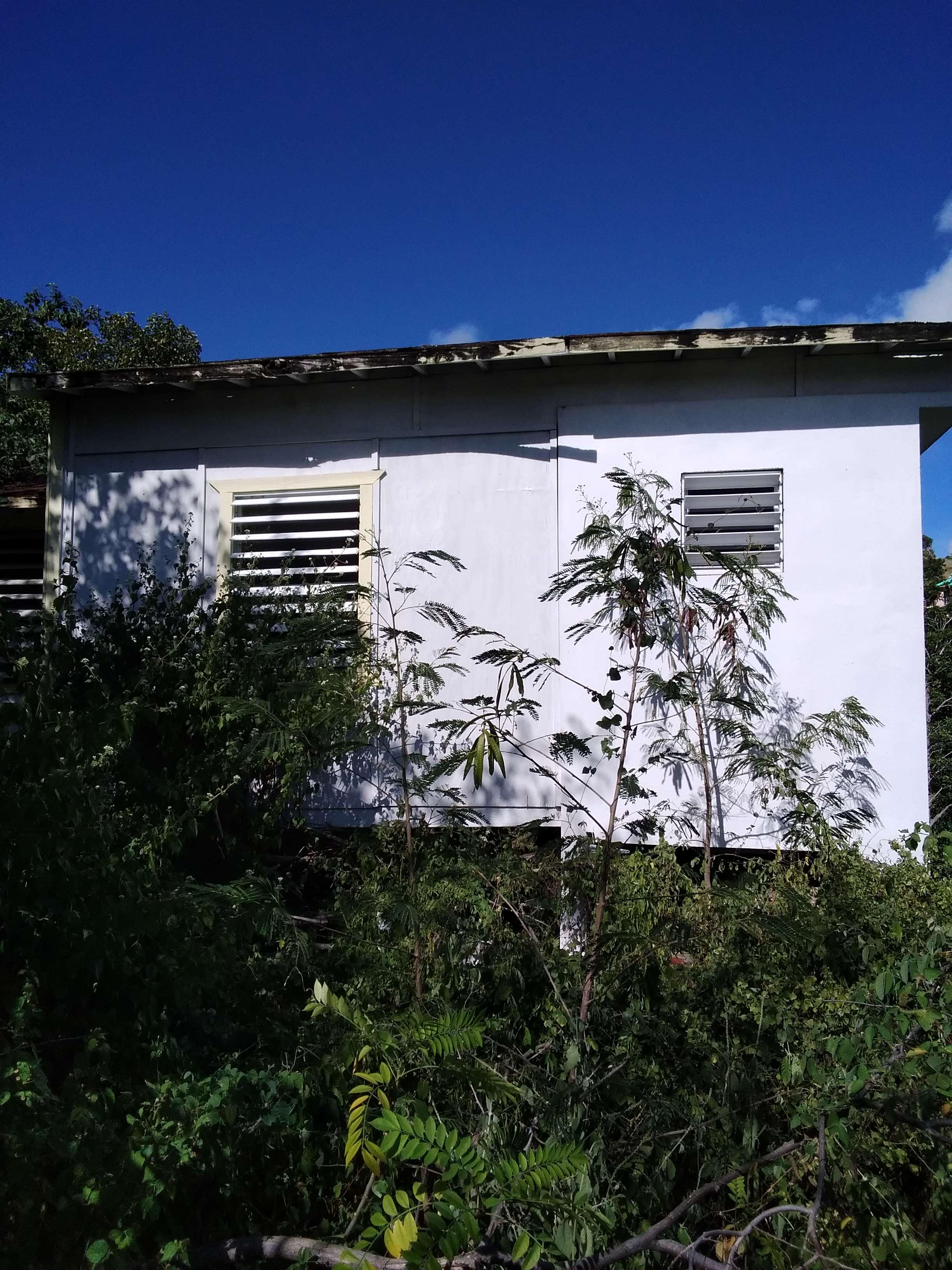 Propiedad declarada estorbo público en 8M5V+CGH Culebra, Puerto Rico 00775, Culebra