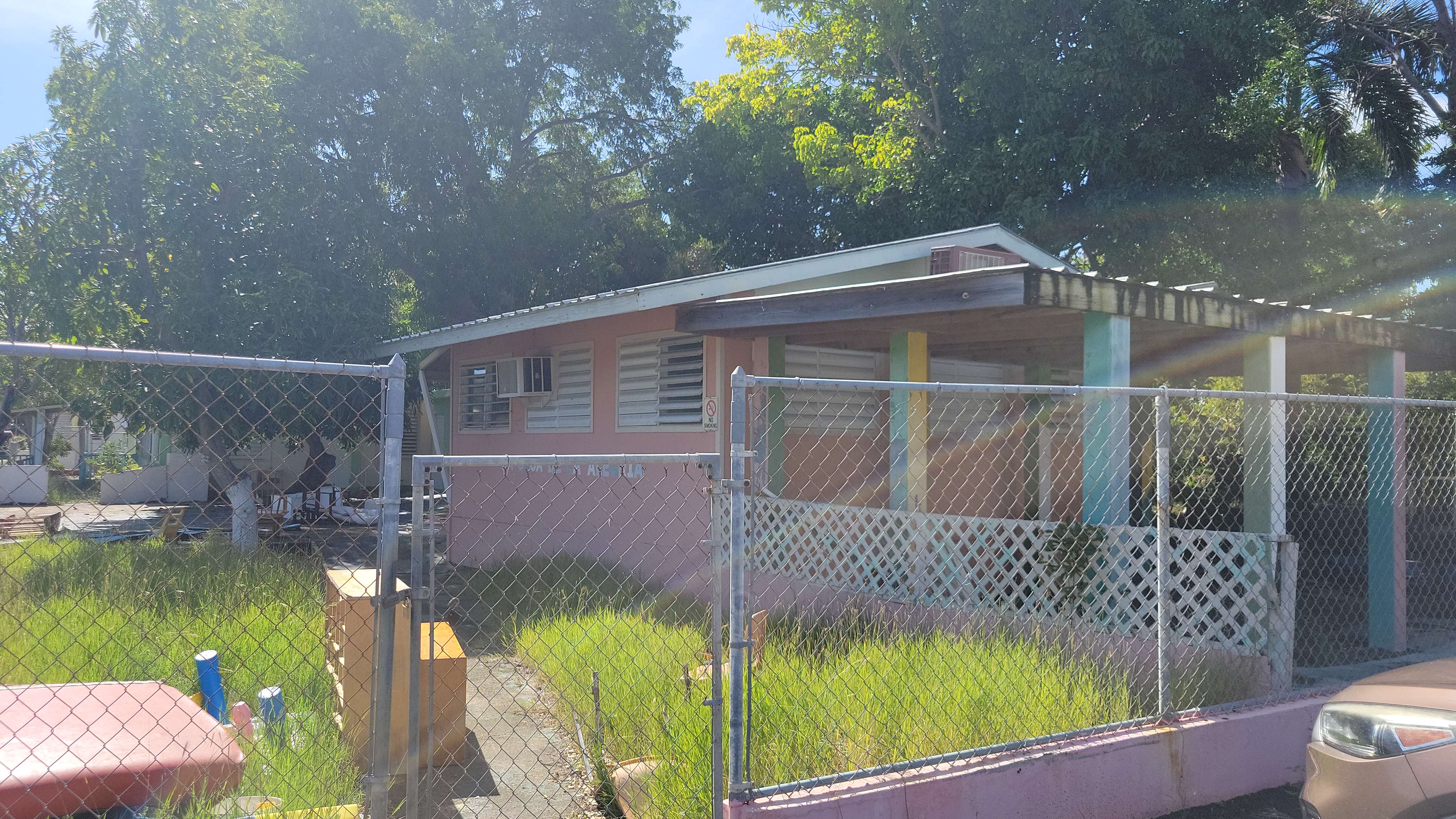 Propiedad declarada estorbo público en 8M5W+P6X Culebra, Puerto Rico 00775, Culebra