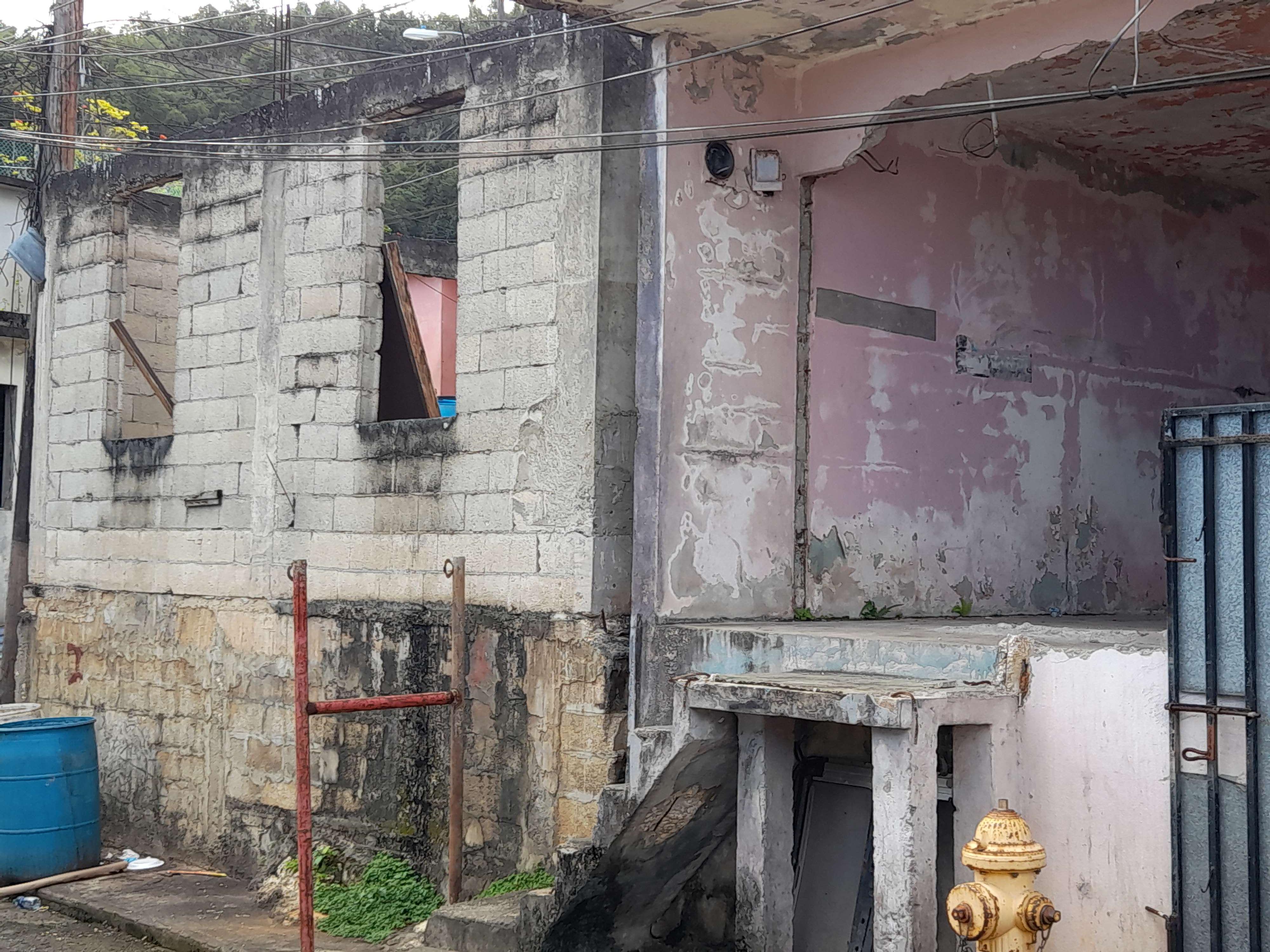 Foto de estorbo público en Vega Baja