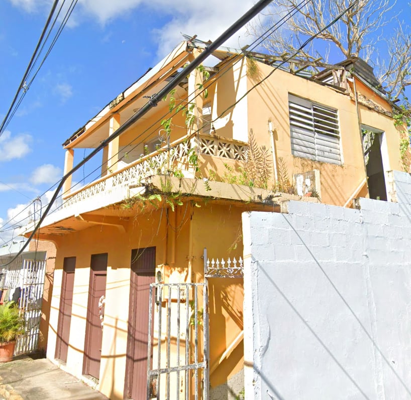 Reporte ciudadano de estorbo público en 102, CALLE S CARRION, PR, Puerto Rico, 00000, Gurabo