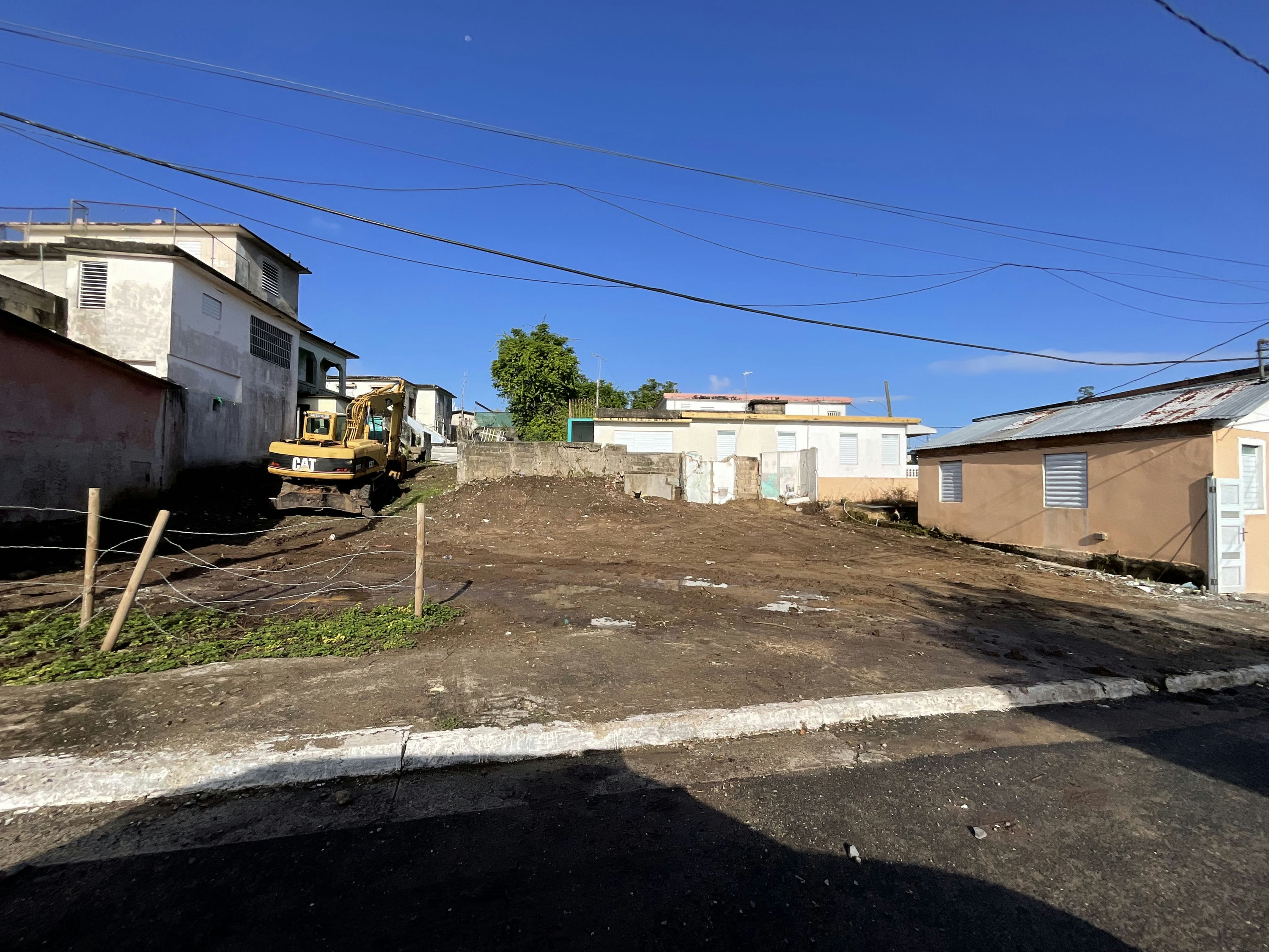 Reporte ciudadano de estorbo público en 52RR+597 San Lorenzo, Puerto Rico, San Lorenzo