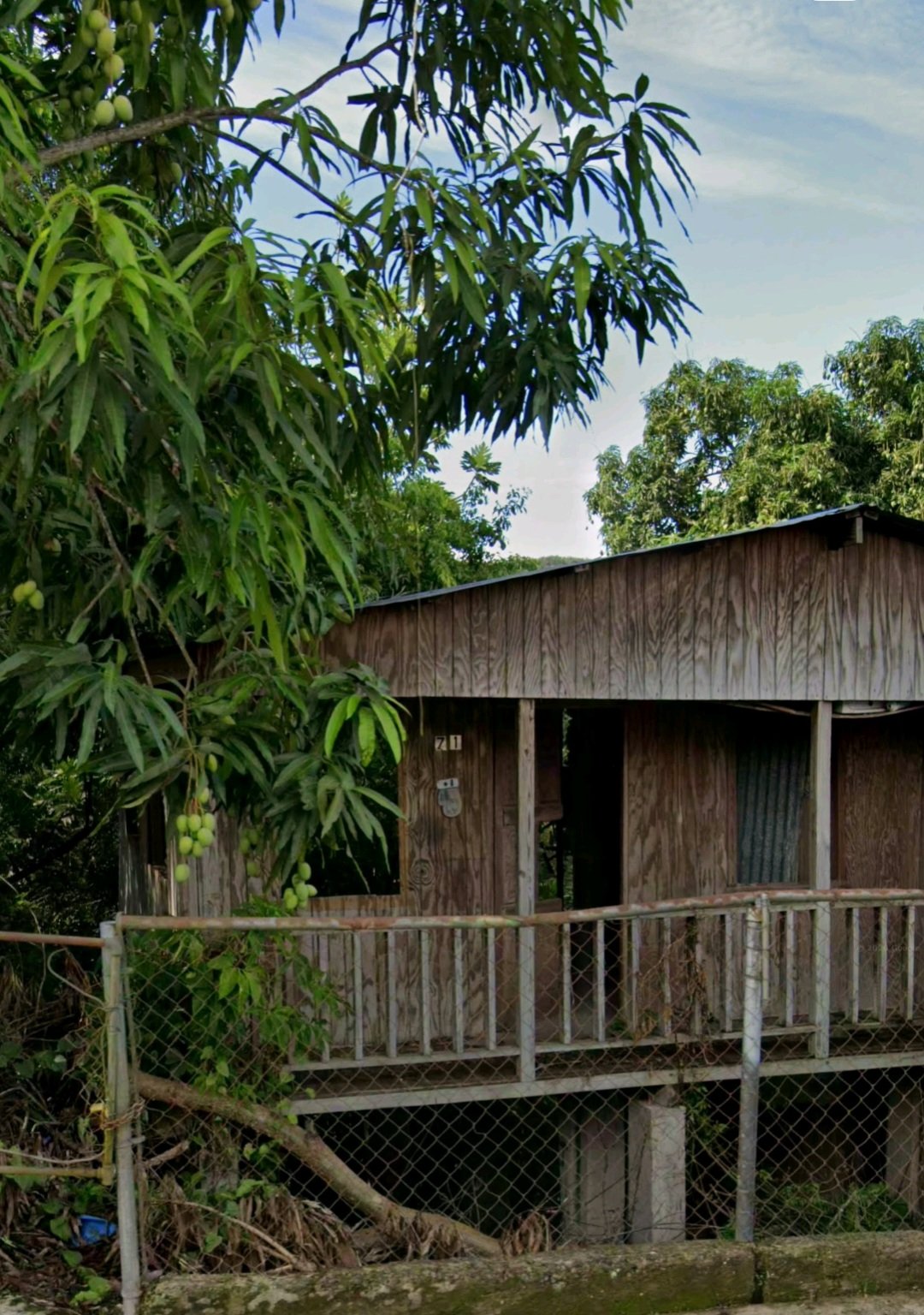 Reporte ciudadano de estorbo público en Calle L Llorens Torres, Marueño, PR 00731, Ponce