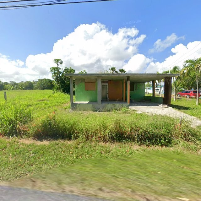 Reporte ciudadano de estorbo público en F9QQ+QVC Islote, Arecibo, Puerto Rico, Arecibo