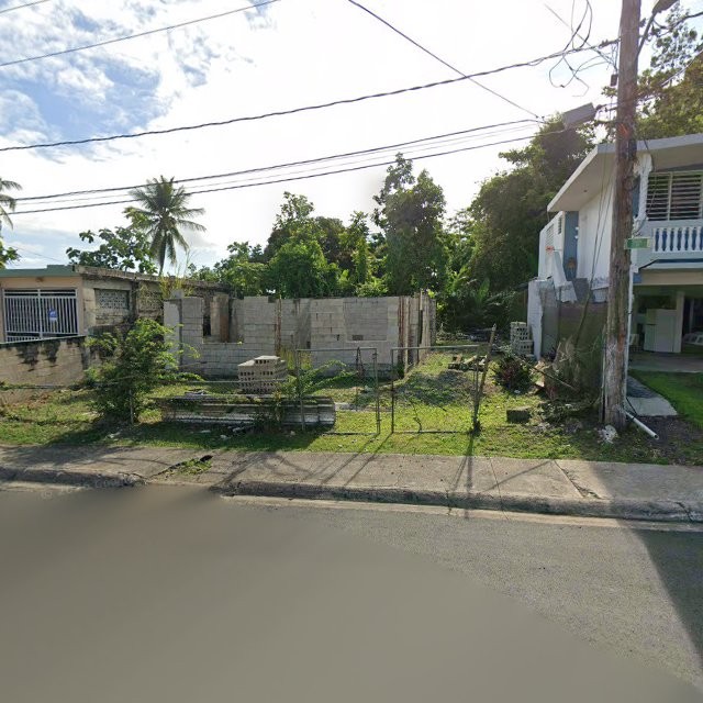 Reporte ciudadano de estorbo público en CPW2+XVX San Antonio, Dorado, Puerto Rico, Dorado