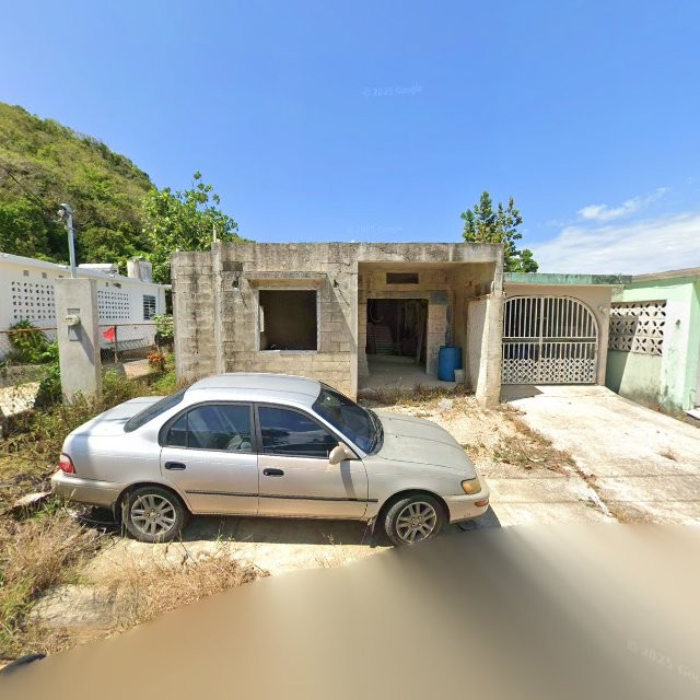 Reporte ciudadano de estorbo público en CPR4+VG9 San Antonio, Dorado, Puerto Rico, Dorado