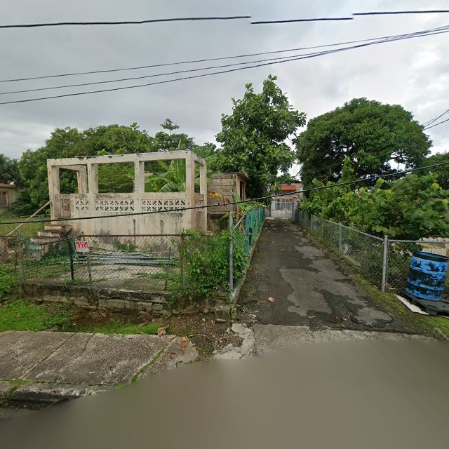 Reporte ciudadano de estorbo público en CVQP+WJH Guaynabo, Puerto Rico, Guaynabo