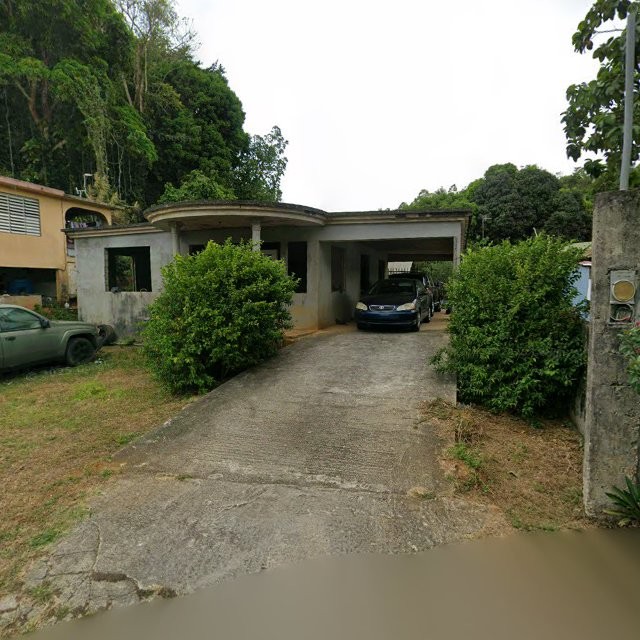 Reporte ciudadano de estorbo público en CC5Q+9PG Pajonal, Florida, Puerto Rico, Florida