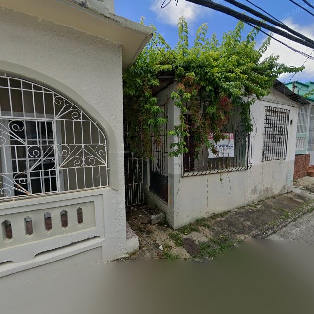 Reporte ciudadano de estorbo público en CGH5+HP8 Manatí, Puerto Rico, Manatí