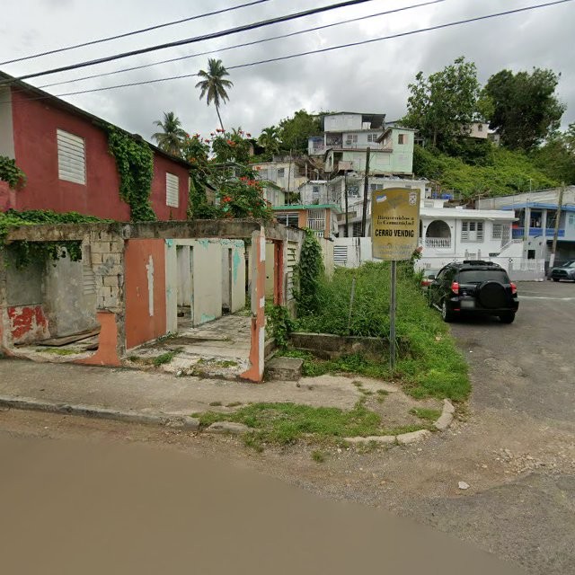 Reporte ciudadano de estorbo público en CGG7+R87 Manatí, Puerto Rico, Manatí