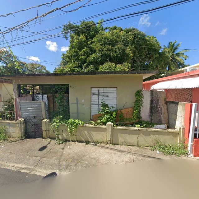 Reporte ciudadano de estorbo público en CM5C+W2P Vega Alta, Puerto Rico, Vega Alta