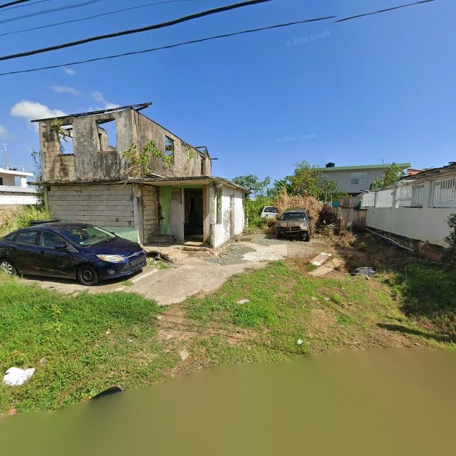 Reporte ciudadano de estorbo público en CQF6+XJ2 Campanilla, Toa Baja, Puerto Rico, Toa Baja