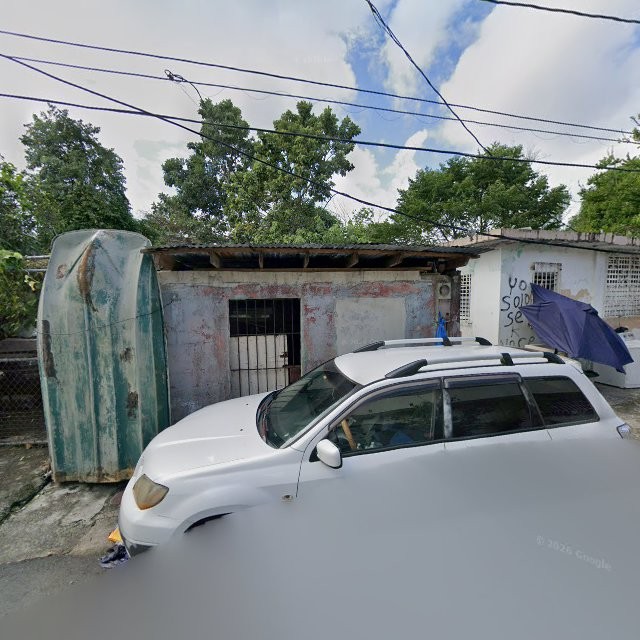 Reporte ciudadano de estorbo público en CWMV+5RX Caño Martin Peña, San Juan, Puerto Rico, San Juan