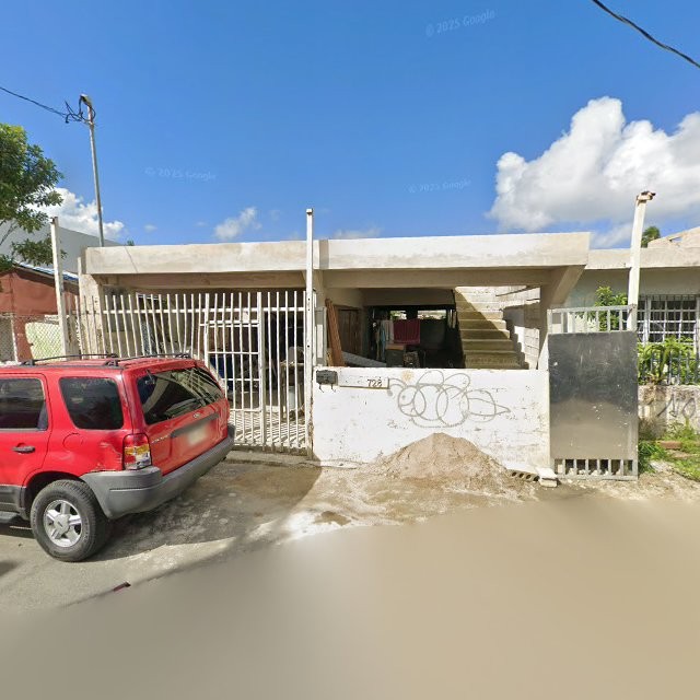 Reporte ciudadano de estorbo público en CWMW+896 Caño Martin Peña, San Juan, Puerto Rico, San Juan