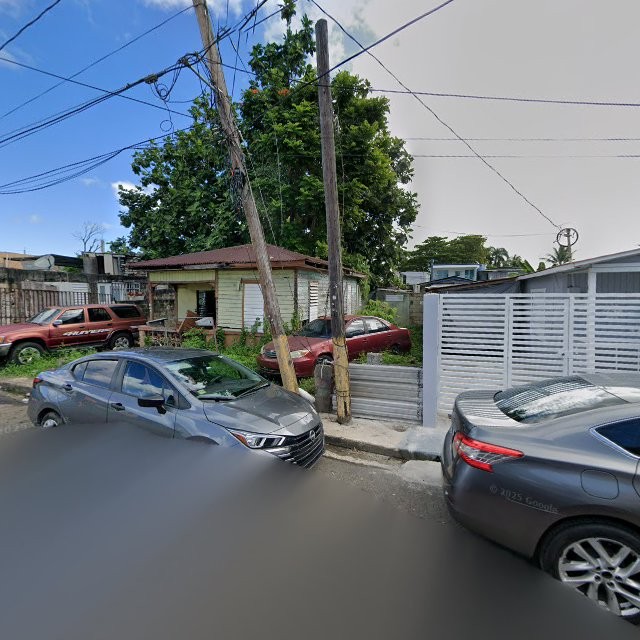 Reporte ciudadano de estorbo público en CWMW+8J8 Caño Martin Peña, San Juan, Puerto Rico, San Juan