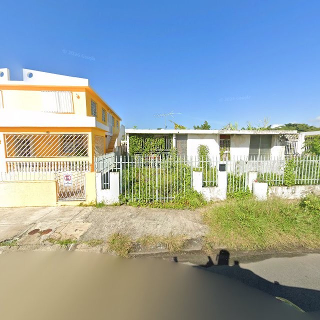 Reporte ciudadano de estorbo público en C24P+X3R Carolina, Puerto Rico, Carolina