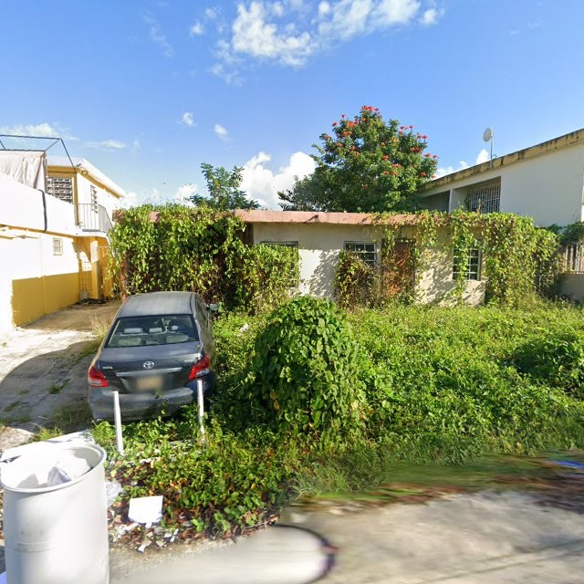 Reporte ciudadano de estorbo público en C24P+MC4 Carolina, Puerto Rico, Carolina