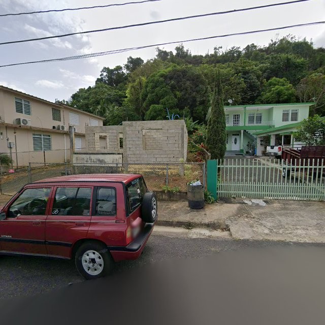 Reporte ciudadano de estorbo público en 9C5X+VX7 Florida, Puerto Rico, Florida