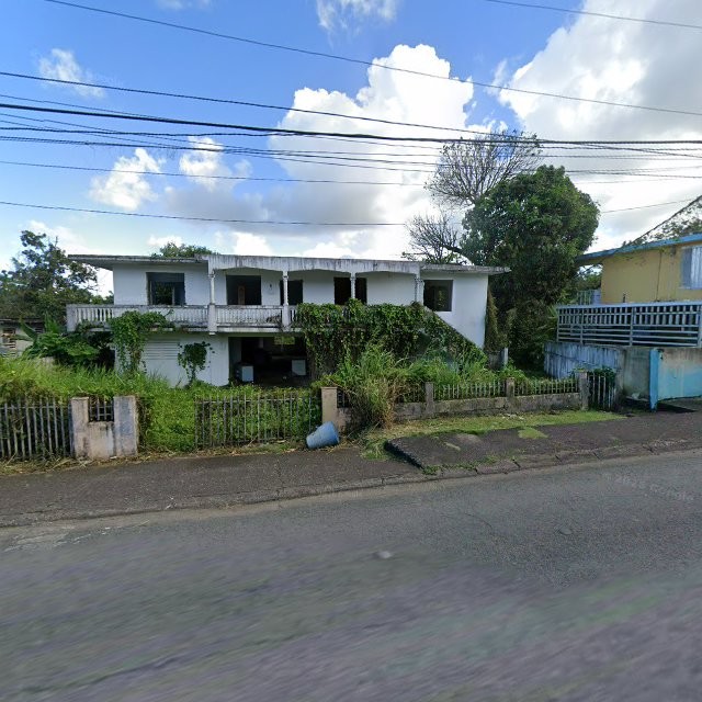 Reporte ciudadano de estorbo público en 9R9F+QF8 Bayamón, Puerto Rico, Bayamón