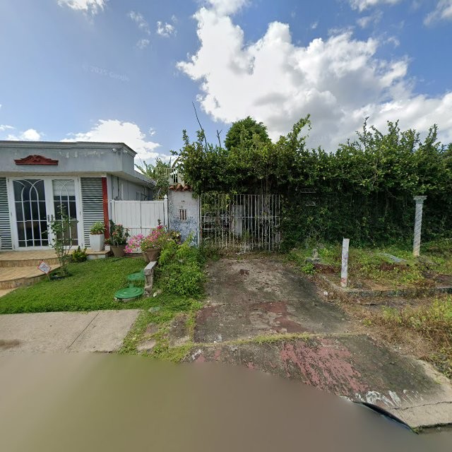 Reporte ciudadano de estorbo público en 9R7H+RFV Bayamón, Puerto Rico, Bayamón