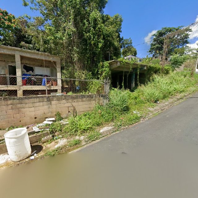 Reporte ciudadano de estorbo público en 84Q2+C8R Campo Rico, Canóvanas, Puerto Rico, Canóvanas