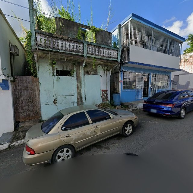 Reporte ciudadano de estorbo público en 63GH+QCX Juncos, Puerto Rico, Juncos