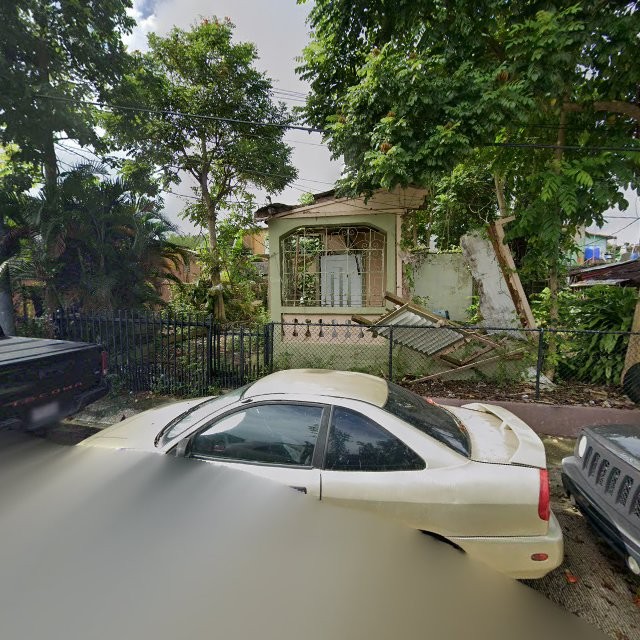 Reporte ciudadano de estorbo público en 4R4M+388 Cayey, Puerto Rico, Cayey