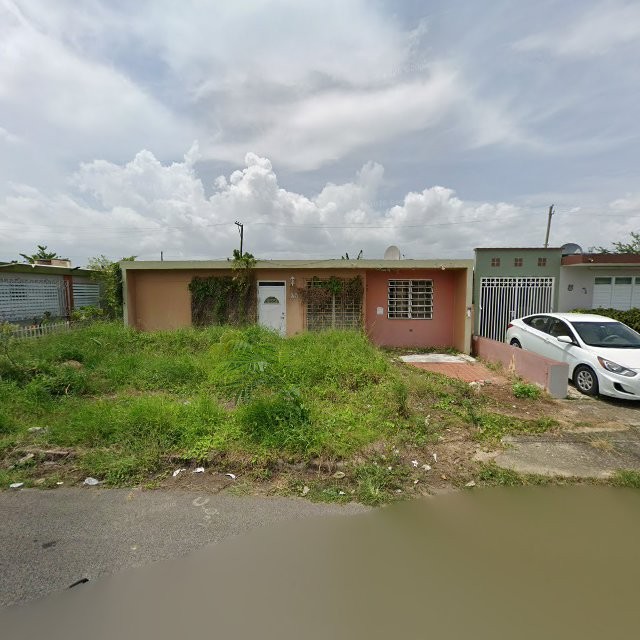 Reporte ciudadano de estorbo público en 3XJ9+GPM San Germán, Puerto Rico, San Germán