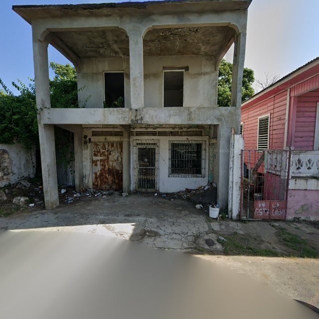 Reporte ciudadano de estorbo público en 24MX+5M8 Yauco, Puerto Rico, Yauco