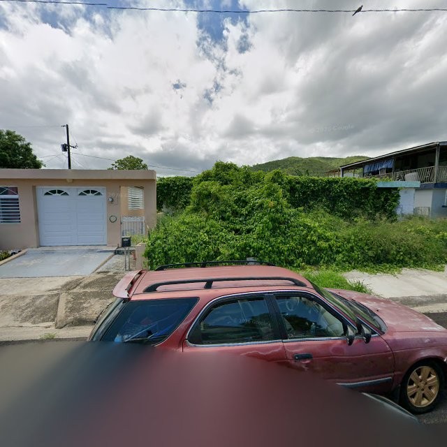 Reporte ciudadano de estorbo público en 26H4+3HP Guayanilla, Puerto Rico, Guayanilla