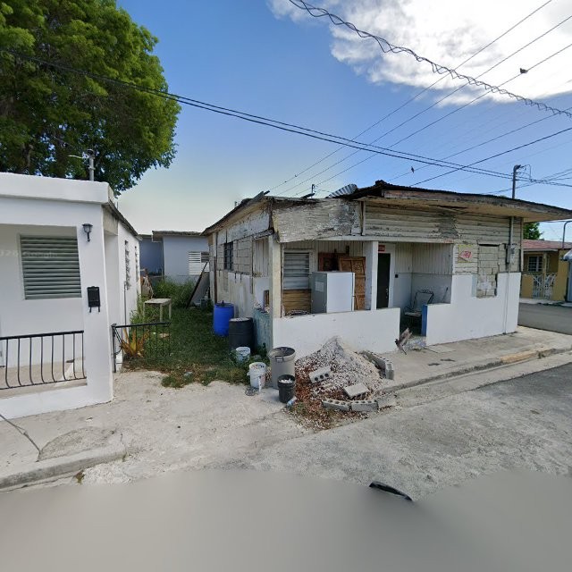 Reporte ciudadano de estorbo público en X3CQ+7XQ Guánica, Puerto Rico, Guánica