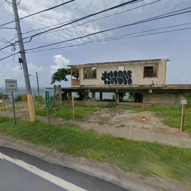 Reporte ciudadano de estorbo público en X2H4+J2H Lamboglia, Patillas, Puerto Rico, Patillas